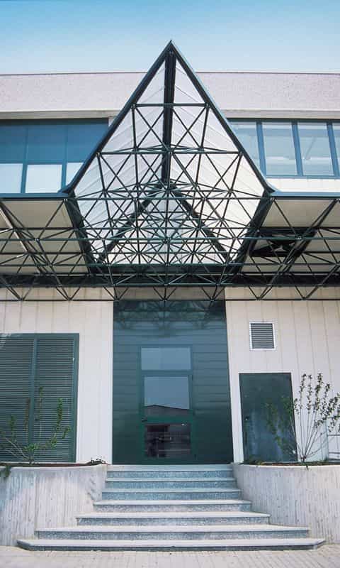 produzione-pensiline-tettoie-in-acciaio-omnia