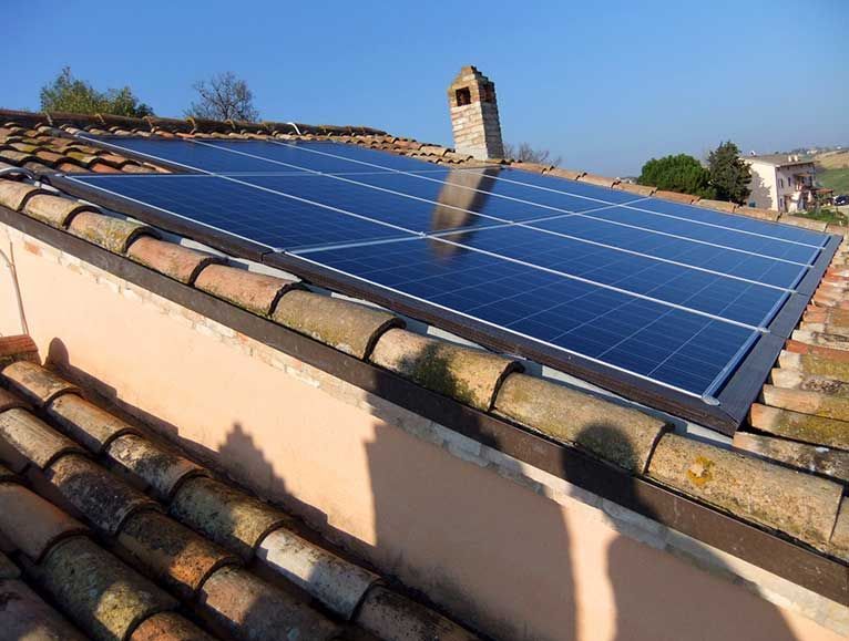 pannelli-fotovoltaici-su-tetto